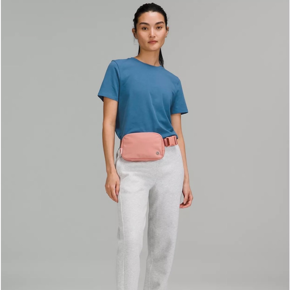 Lululemon Pale Pink Everywhere Belt Bag, NWT - Picture 2 of 9